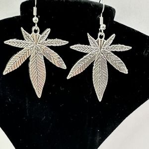 Leaf Dangle Earrings‎ Silver Tone Marijuana Weed Pot Charm Jewelry